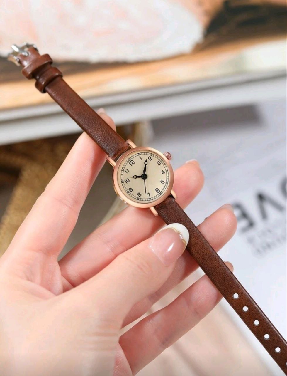 Vintage Minimal Quartz Watch for Women – Small Round Dial