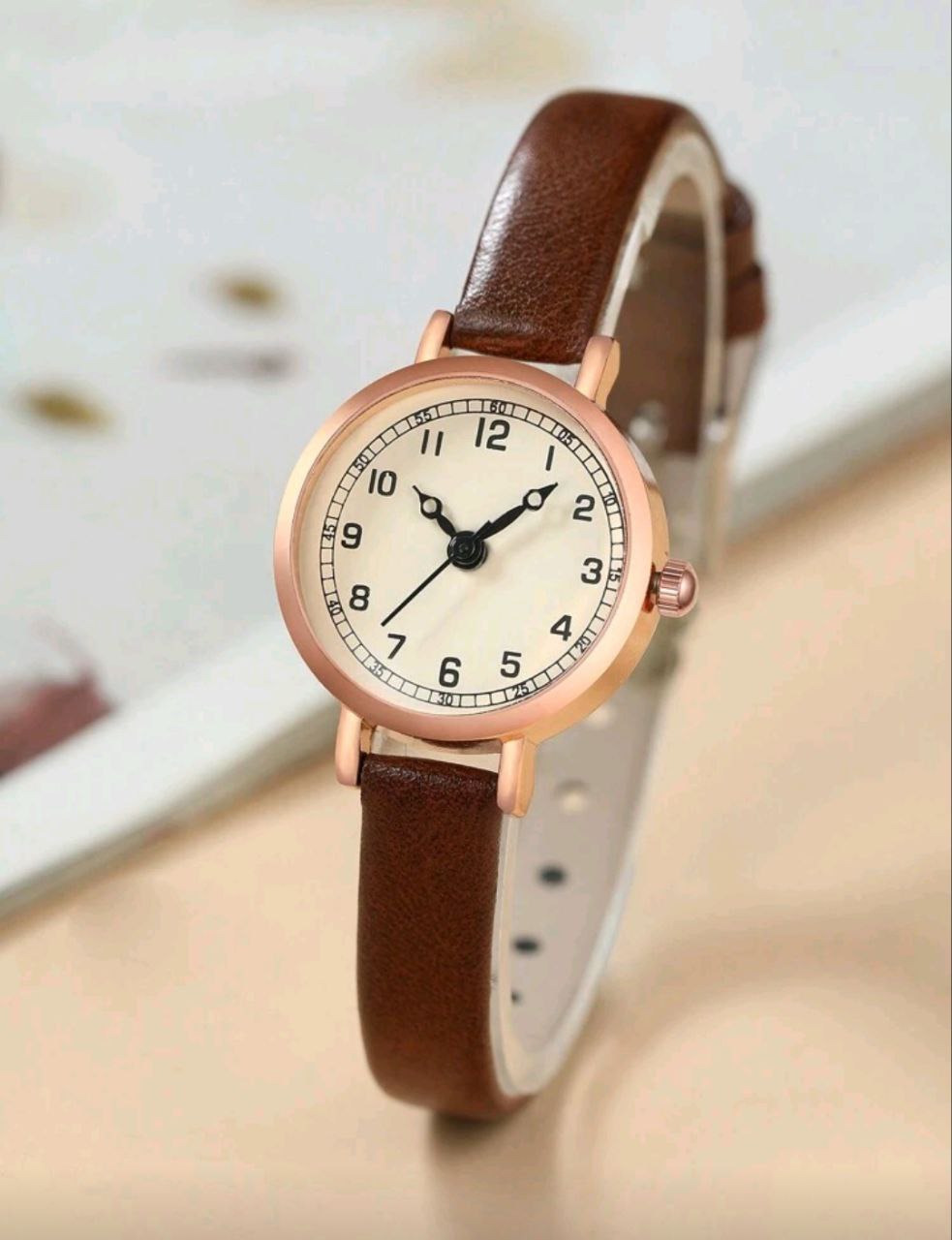Vintage Minimal Quartz Watch for Women – Small Round Dial