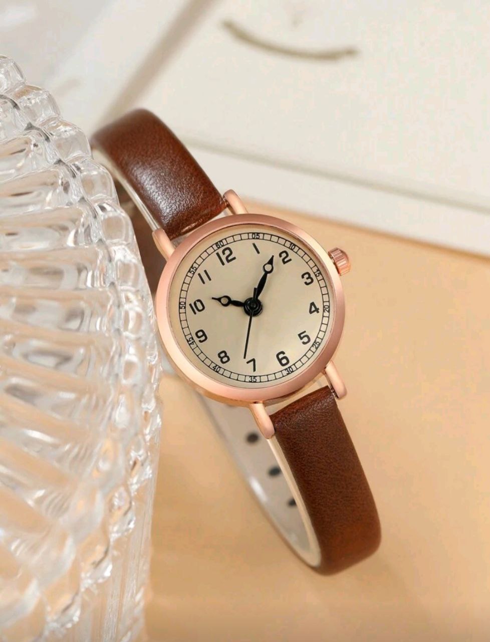 Vintage Minimal Quartz Watch for Women – Small Round Dial