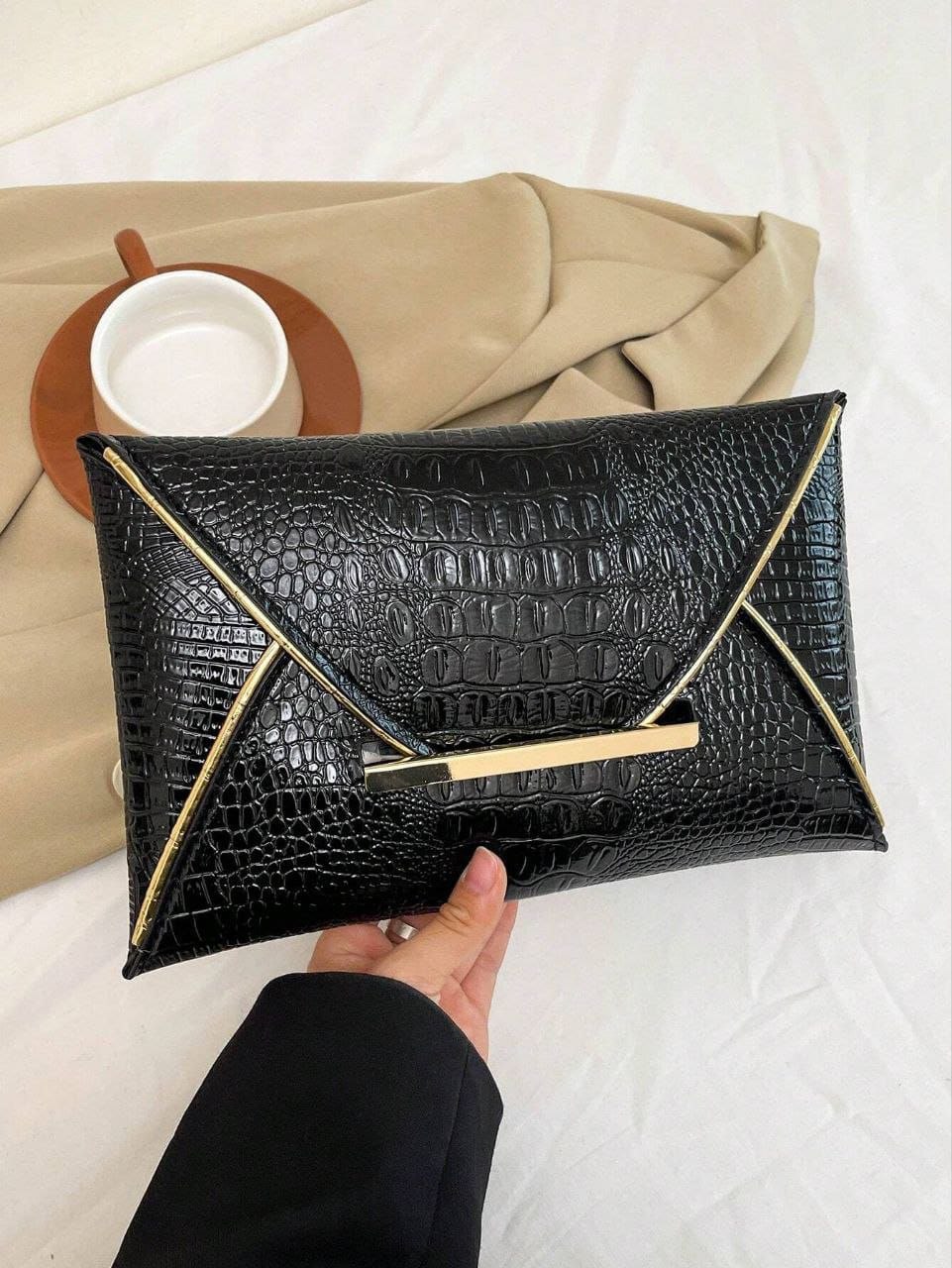 Elegant Crocodile & Marble Pattern Envelope Clutch – Black & Gold