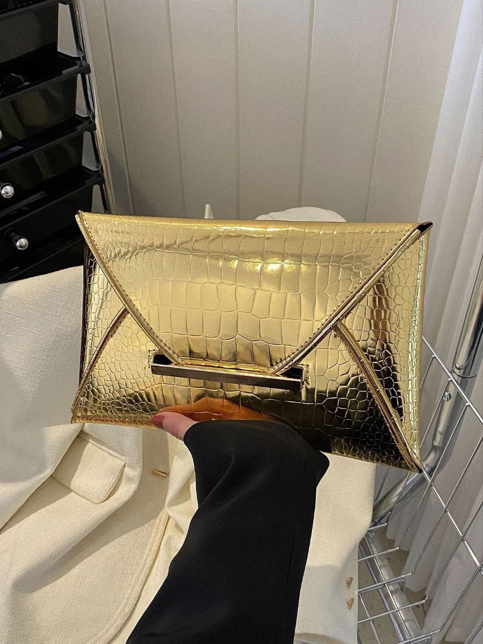 Elegant Crocodile & Marble Pattern Envelope Clutch – Black & Gold