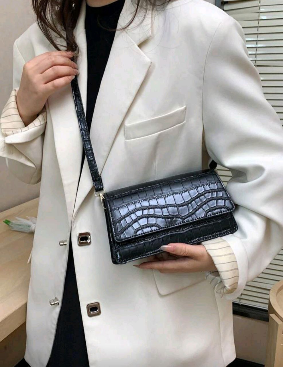 Black Crocodile Embossed Baguette Shoulder Bag – Shiny Statement Handbag for Women