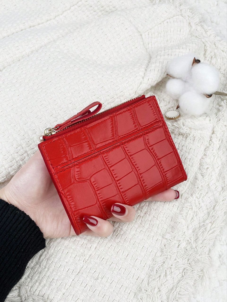 Red Fold-Over Small Wallet – Slim Bi-Fold Card & Cash Organizer for Women