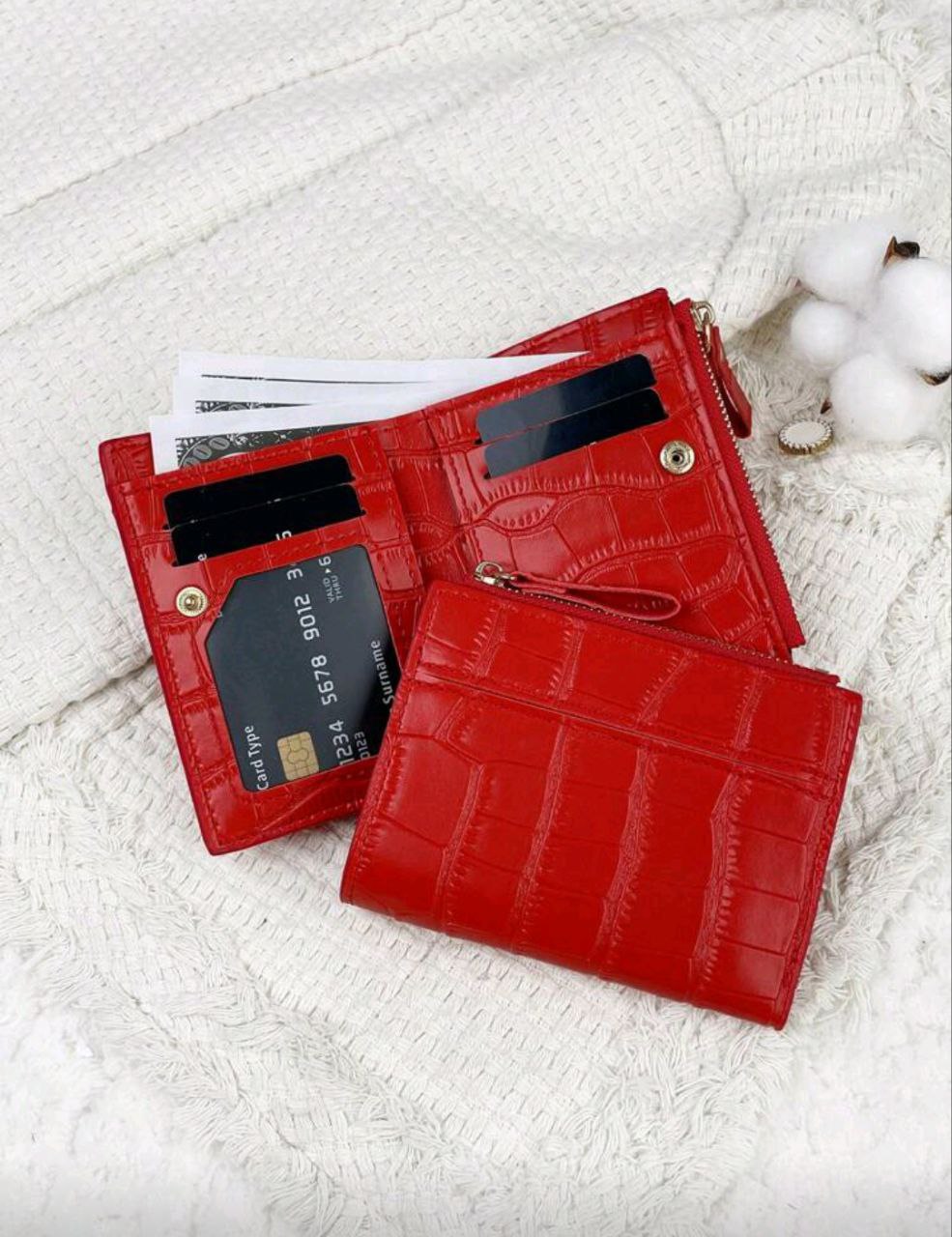 Red Fold-Over Small Wallet – Slim Bi-Fold Card & Cash Organizer for Women