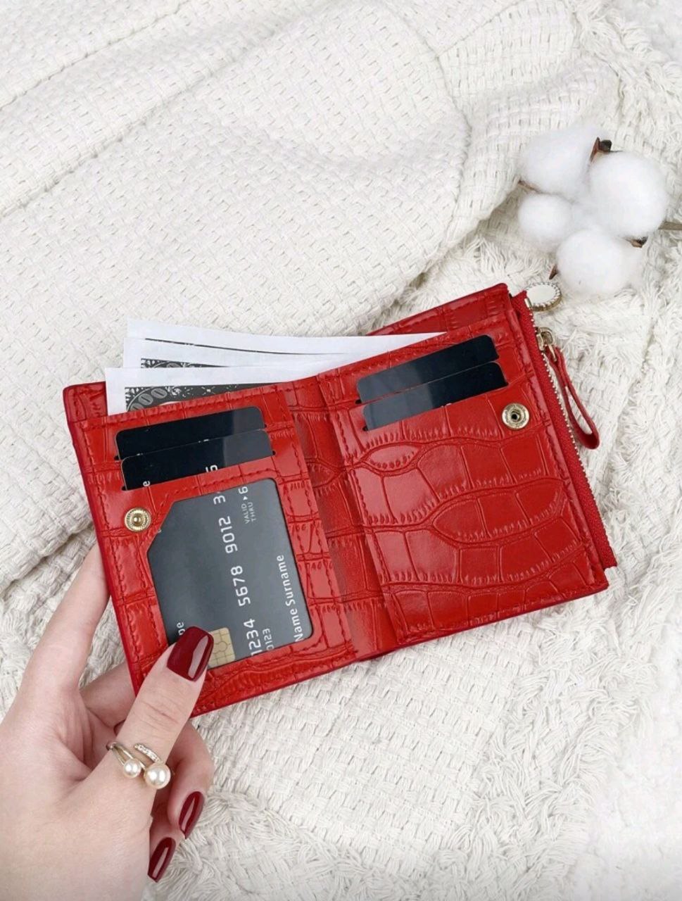Red Fold-Over Small Wallet – Slim Bi-Fold Card & Cash Organizer for Women