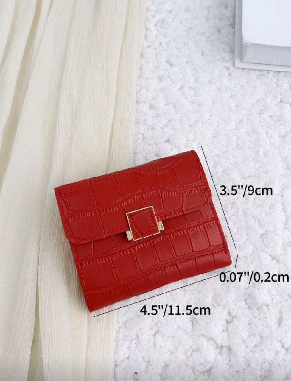 Red Crocodile Embossed Bi-Fold Mini Wallet – Slim Portable Card & Cash Organizer for Women