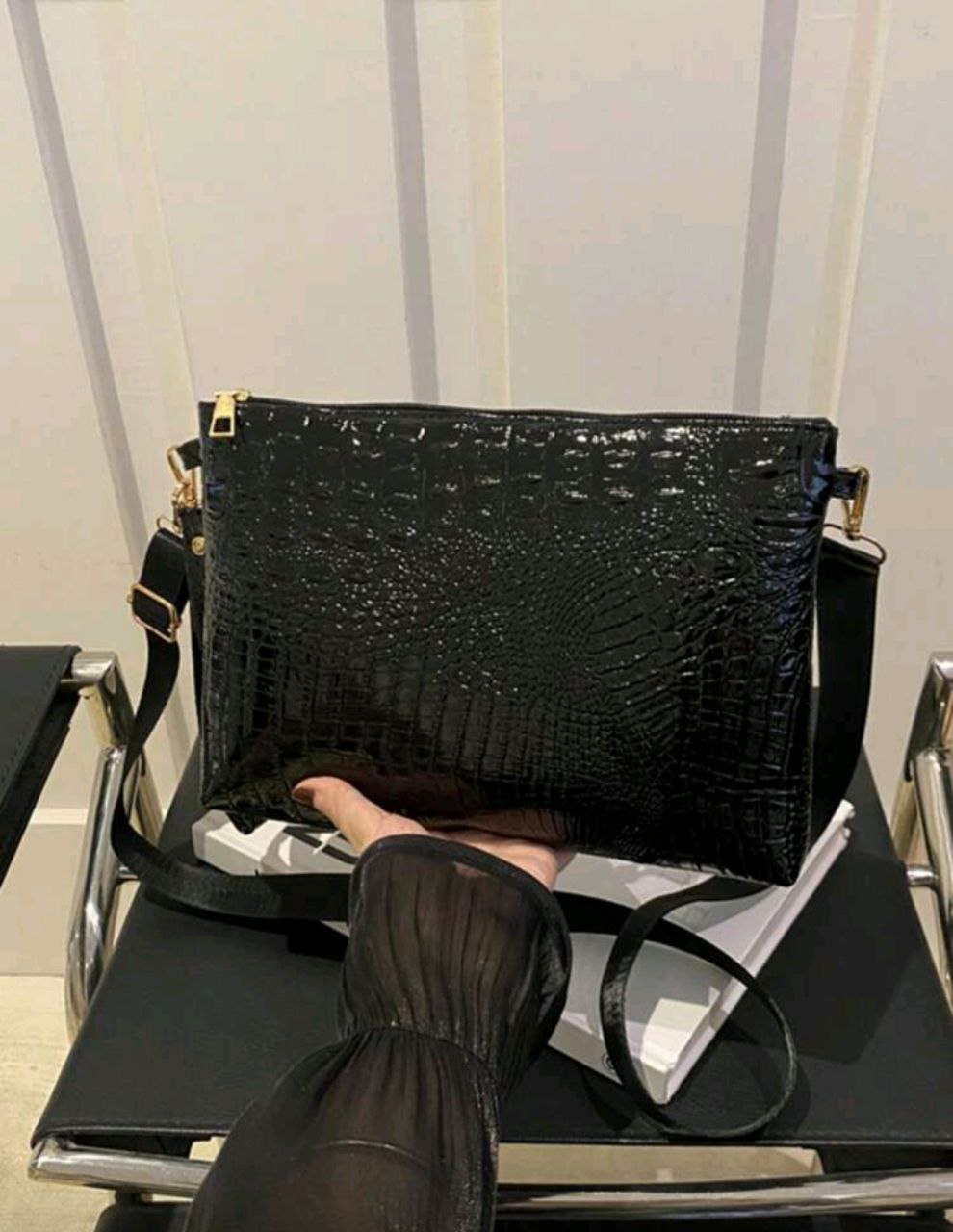 Women’s Black Crocodile Embossed Envelope Clutch – Shoulder & Crossbody