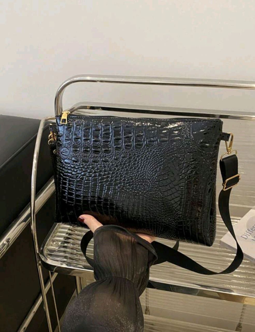 Women’s Black Crocodile Embossed Envelope Clutch – Shoulder & Crossbody