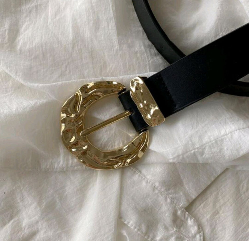 Women’s Black Belt with Gold Oval Textured Buckle – Minimal Vintage Style
