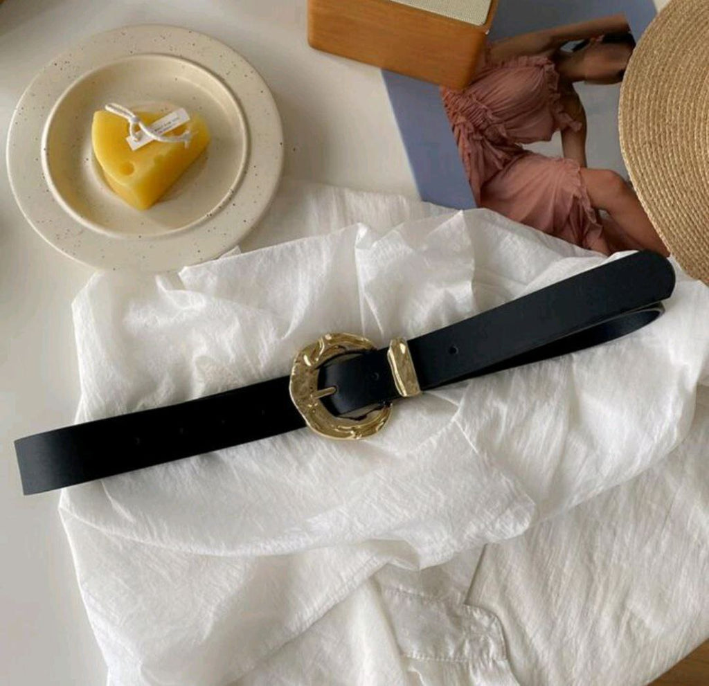 Women’s Black Belt with Gold Oval Textured Buckle – Minimal Vintage Style