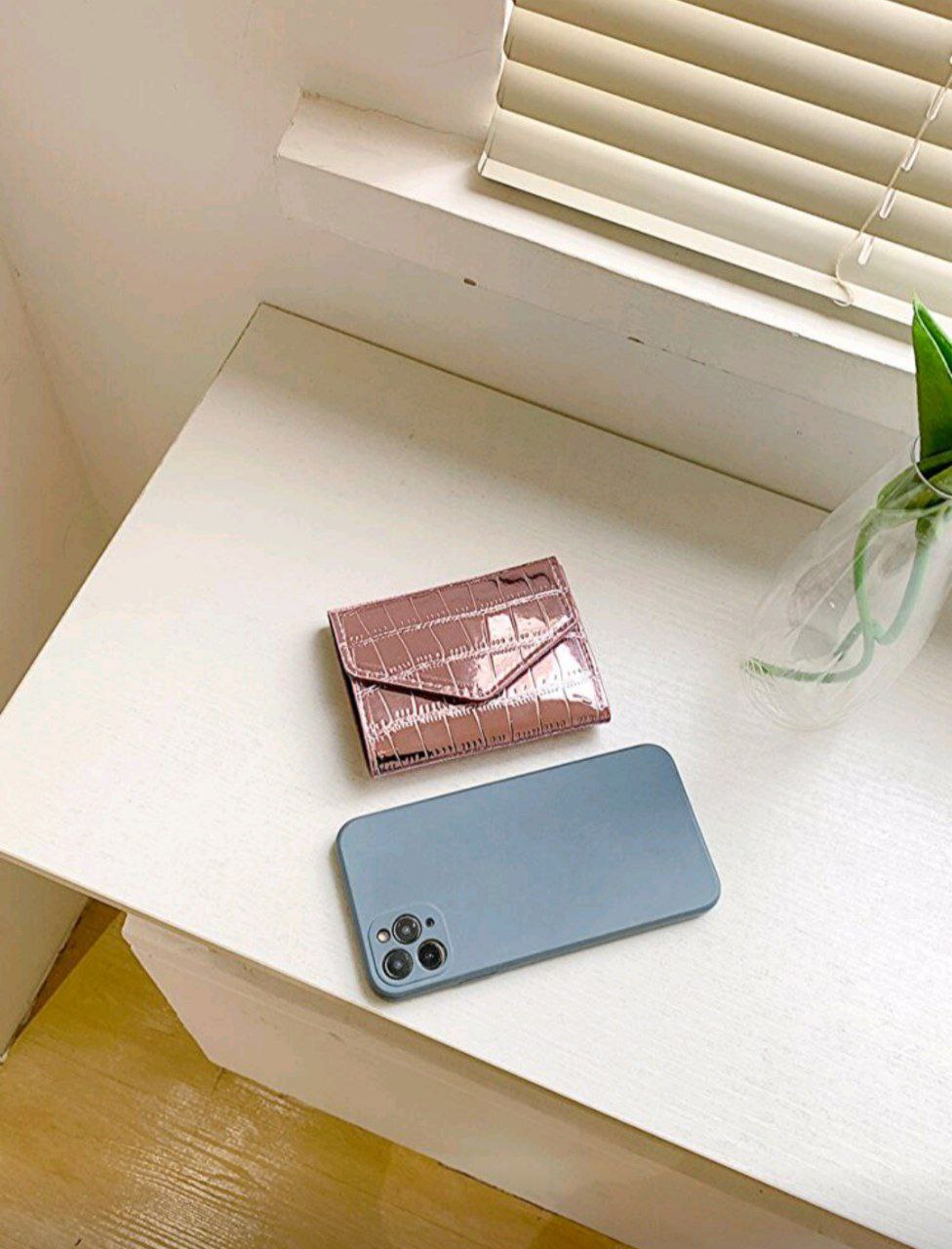 Shiny Crocodile Embossed Bi-Fold Wallet – Metallic Slim Card & Cash Wallet for Women