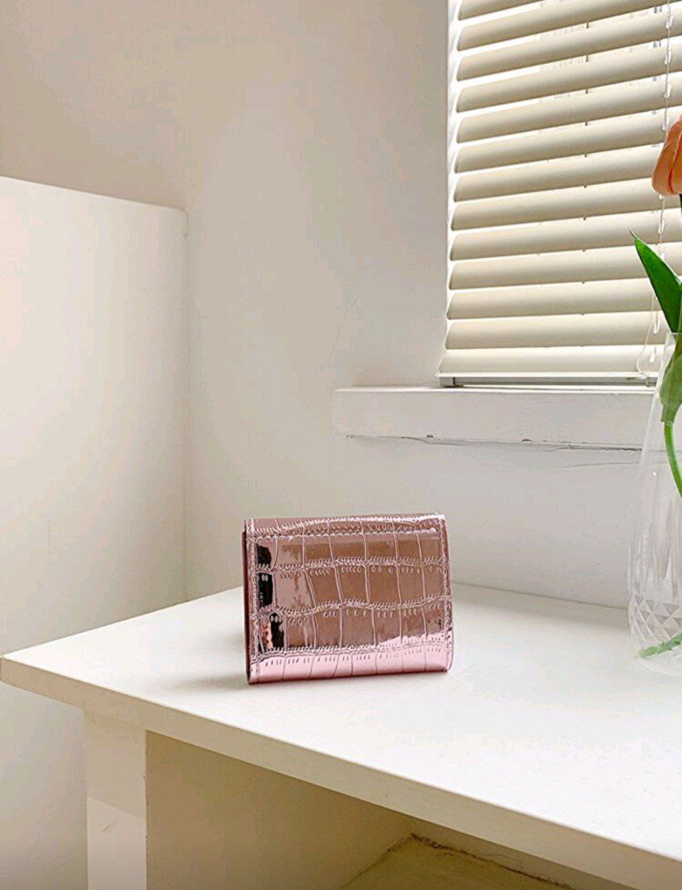 Shiny Crocodile Embossed Bi-Fold Wallet – Metallic Slim Card & Cash Wallet for Women