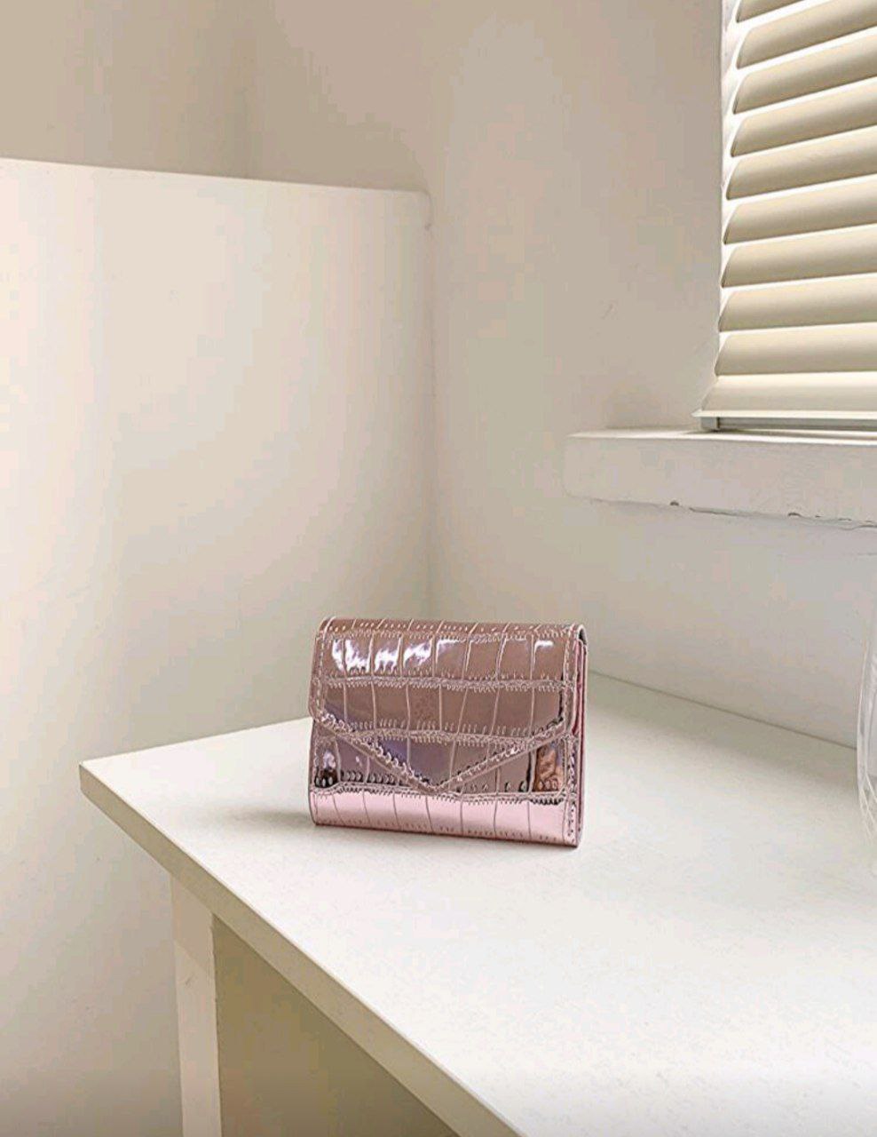 Shiny Crocodile Embossed Bi-Fold Wallet – Metallic Slim Card & Cash Wallet for Women