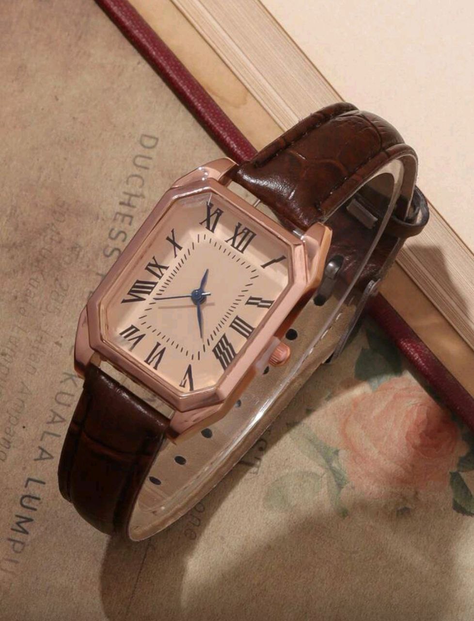 Vintage Minimalist Women’s Quartz Watch – Rose Gold Case with Roman Numerals