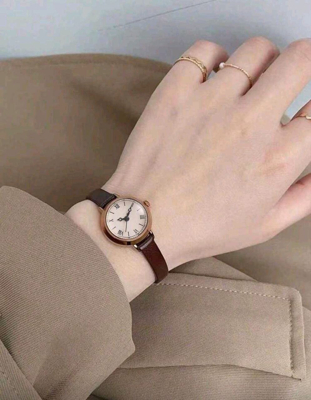 Minimalist Retro Women’s PU Leather Watch – Small Round Dial – Black & Brown