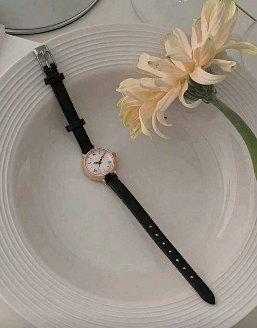 Minimalist Retro Women’s PU Leather Watch – Small Round Dial – Black & Brown