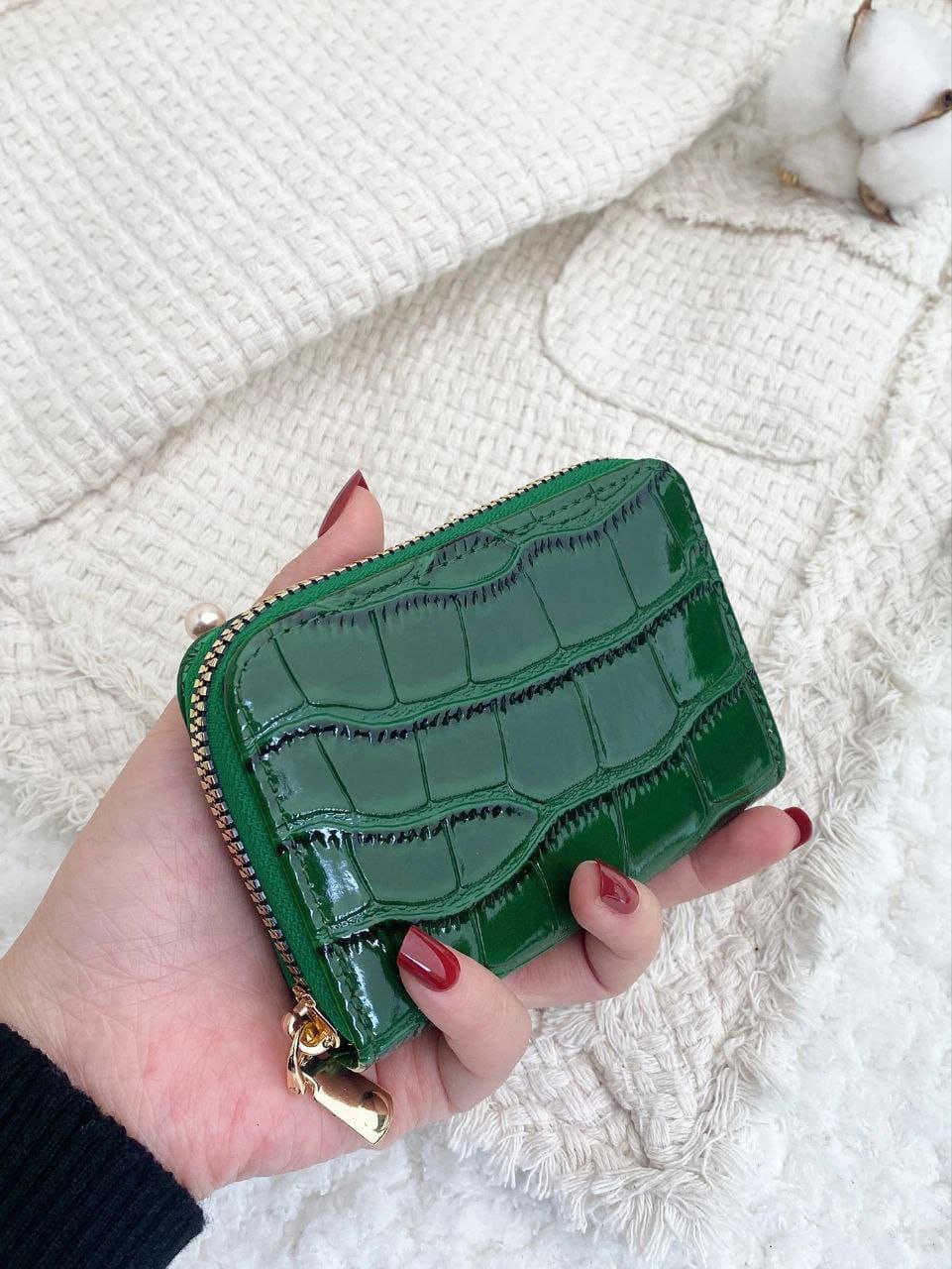 Crocodile & Stone Embossed Zipper Mini Wallet – Multi-Card Organizer for Women (Burgundy / Green)