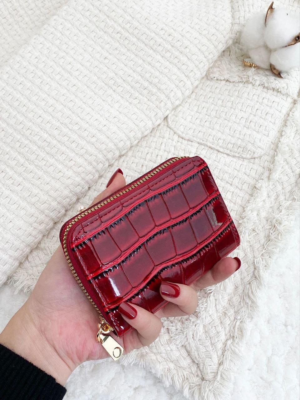 Crocodile & Stone Embossed Zipper Mini Wallet – Multi-Card Organizer for Women (Burgundy / Green)