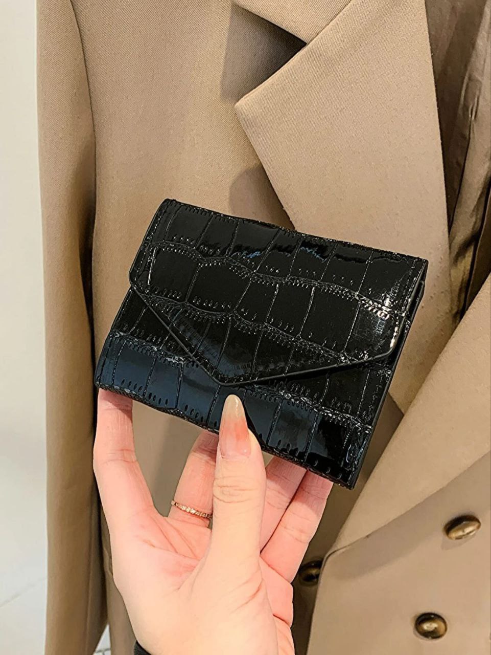 Shiny Crocodile Embossed Bi-Fold Wallet – Metallic Slim Card & Cash Wallet for Women