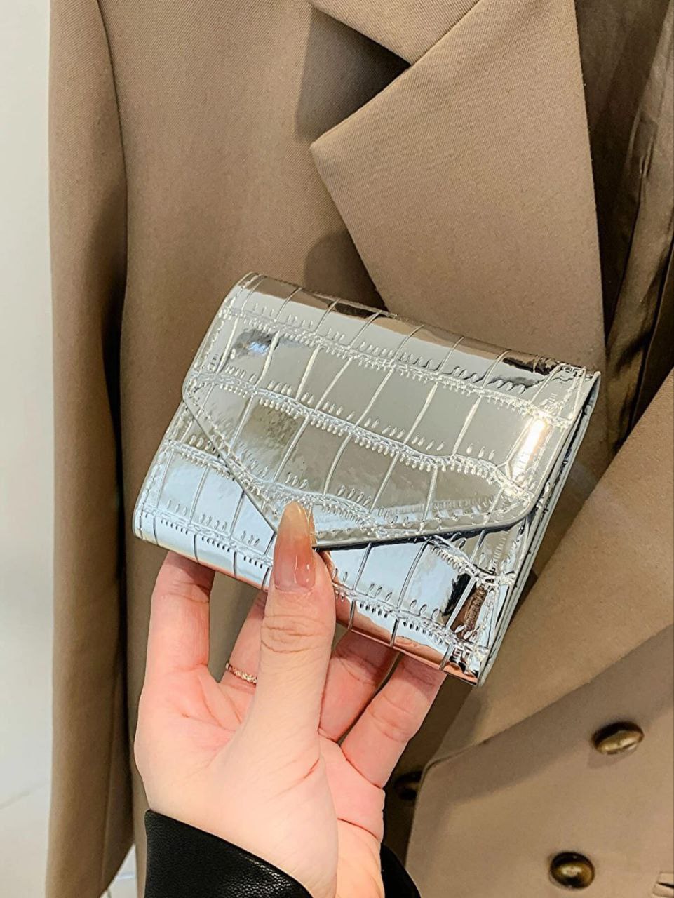 Shiny Crocodile Embossed Bi-Fold Wallet – Metallic Slim Card & Cash Wallet for Women