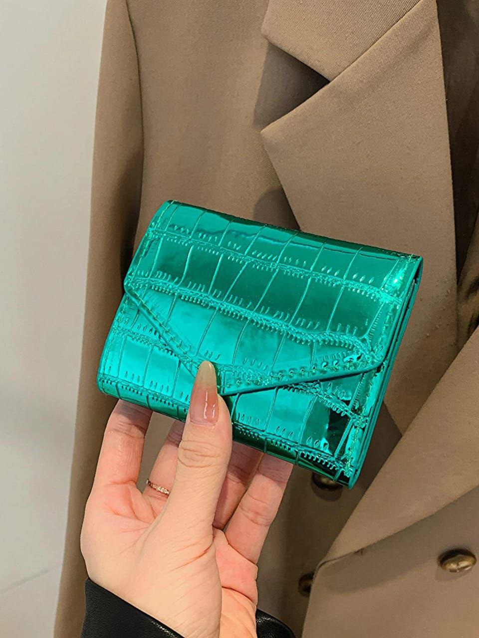 Shiny Crocodile Embossed Bi-Fold Wallet – Metallic Slim Card & Cash Wallet for Women