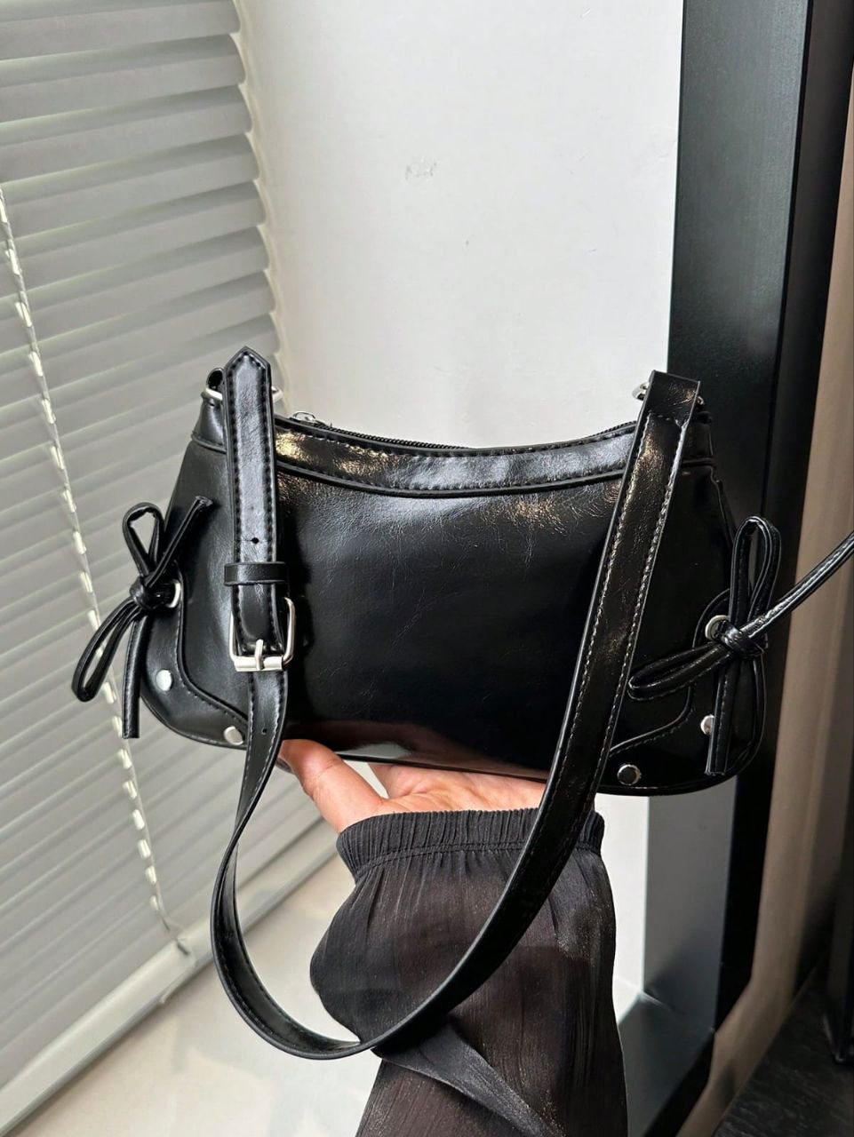 Vintage Bow Decor PU Leather Baguette Bag – Black