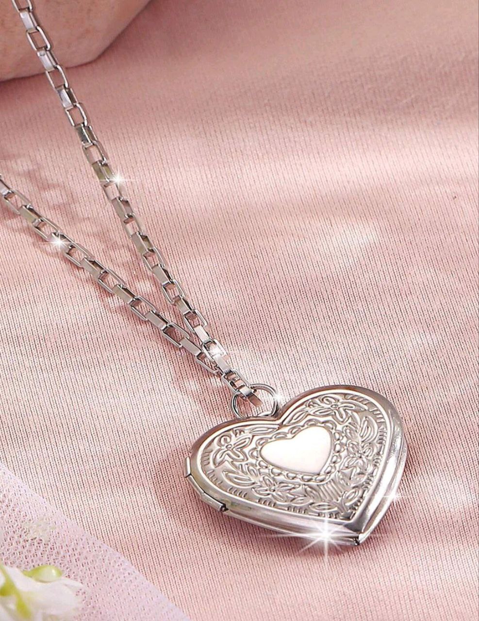 Heart-Shaped Stainless Steel Photo Necklace – Personalized Pendant for Women