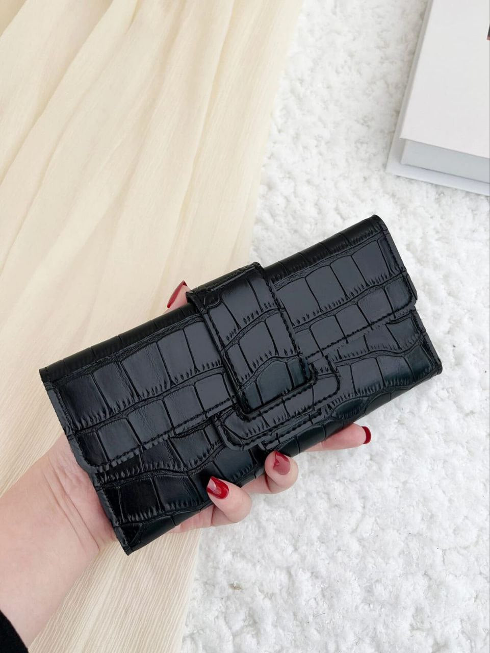Crocodile Embossed Fold-Over Wallet for Women – Lightweight Business Card Holder & Cash Organizer (Black)