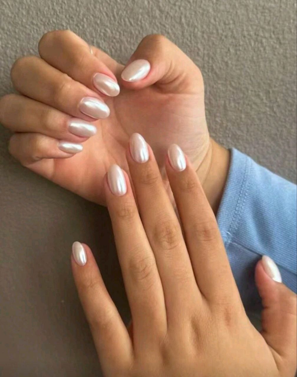 24PCS Short Oval Metallic Chrome Press-On Nails – White