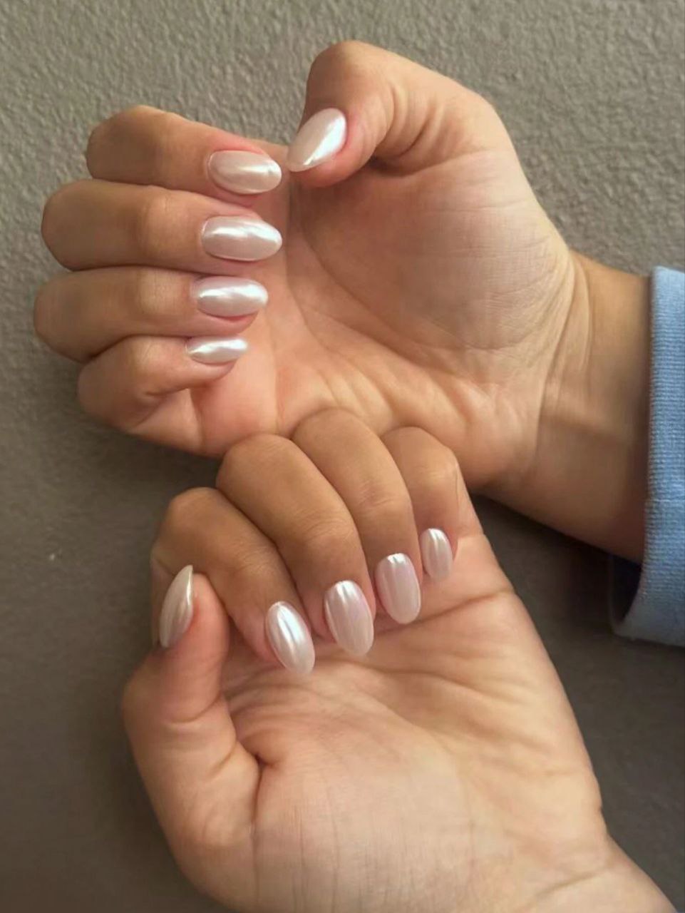 24PCS Short Oval Metallic Chrome Press-On Nails – White