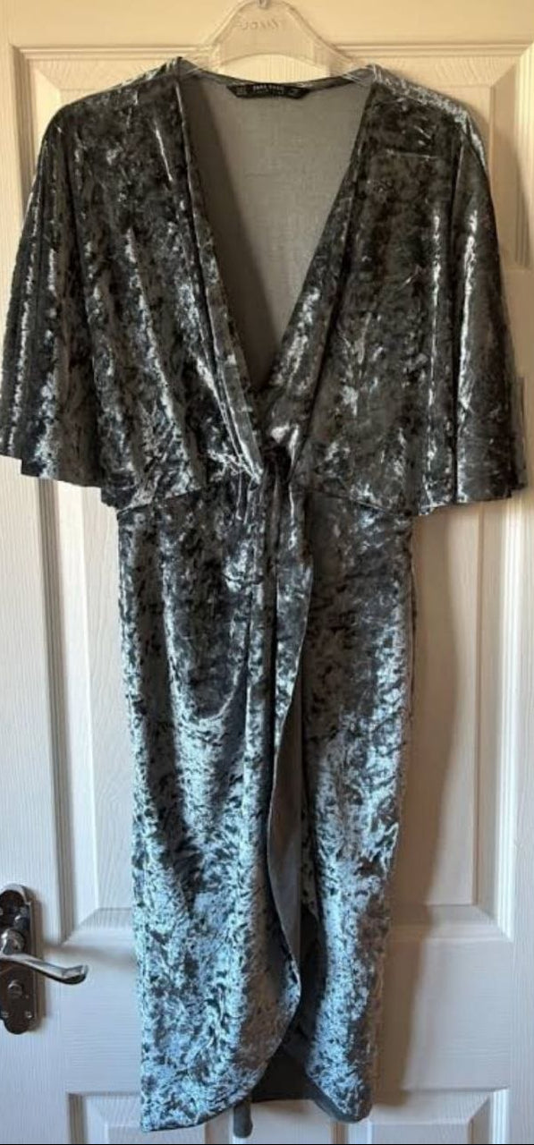 Velvet Gray Dress – Mid-Thigh Front Slit, Knee-Length Fit, Size Medium