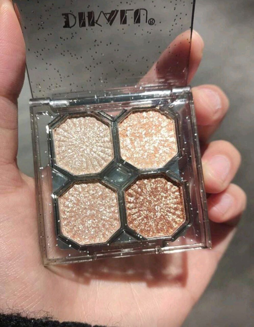4-Color Highlighter & Eyeshadow Palette – Long-Wearing Pigmented Glow Kit