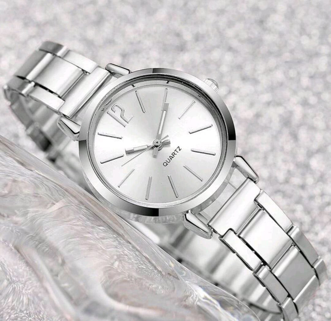 Elegant Alloy Strap Quartz Watch for Women – Everyday Style