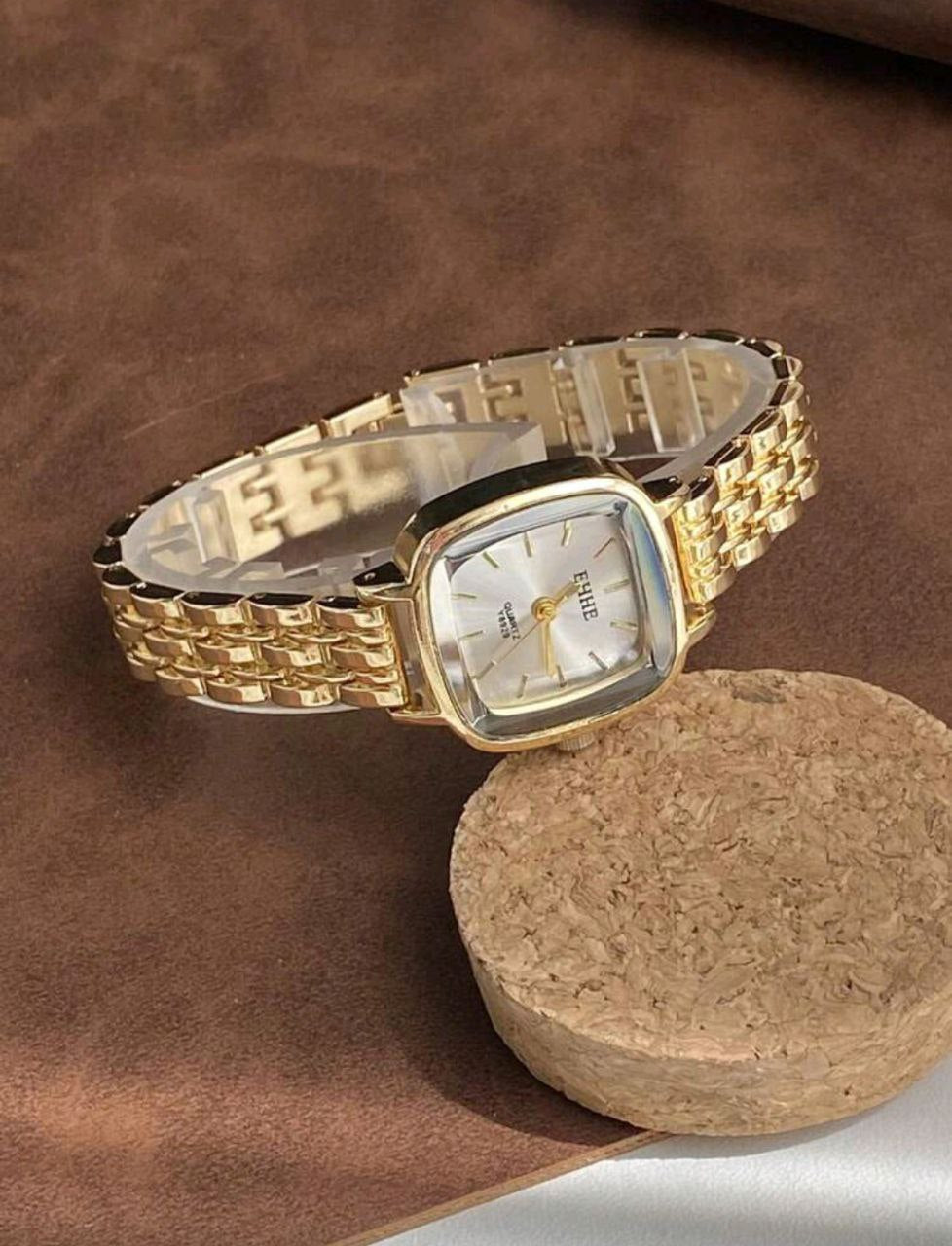Bar Scale Dial Quartz Watch for Women – Gold Strap Everyday Elegance