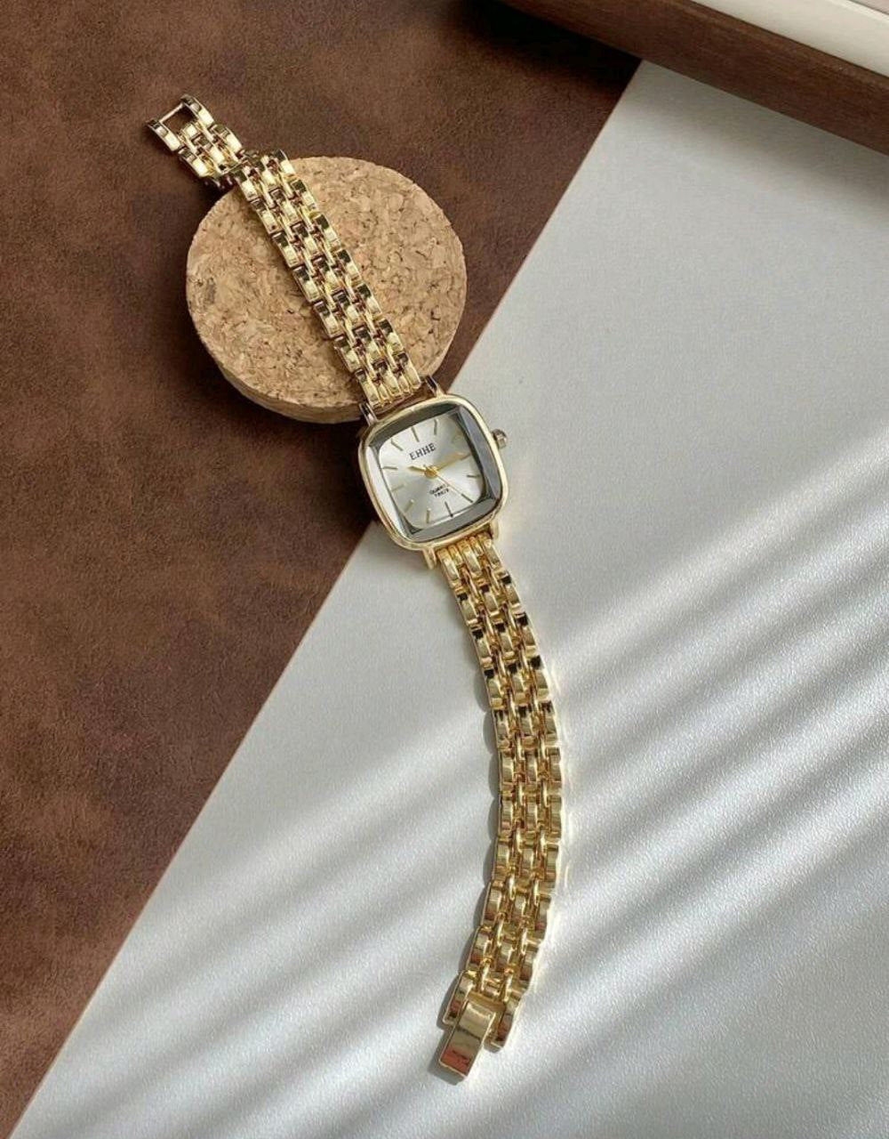 Bar Scale Dial Quartz Watch for Women – Gold Strap Everyday Elegance