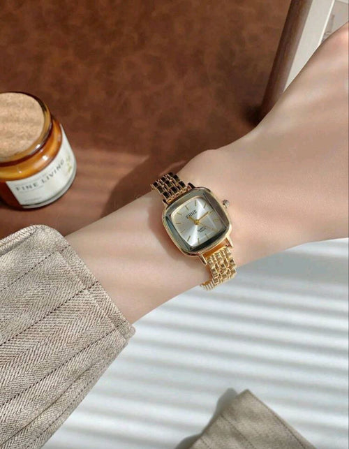 Bar Scale Dial Quartz Watch for Women – Gold Strap Everyday Elegance