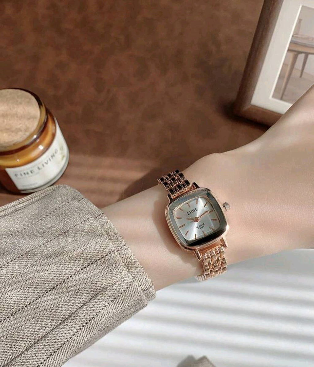 Bar Scale Dial Quartz Watch for Women – Rose Gold Strap Everyday Elegance