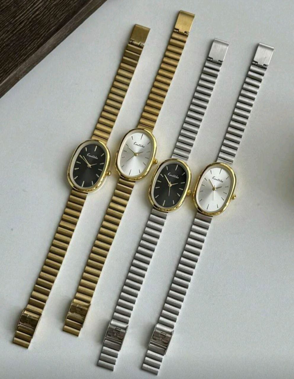 Women’s Large Round Vintage Quartz Watch – Gold