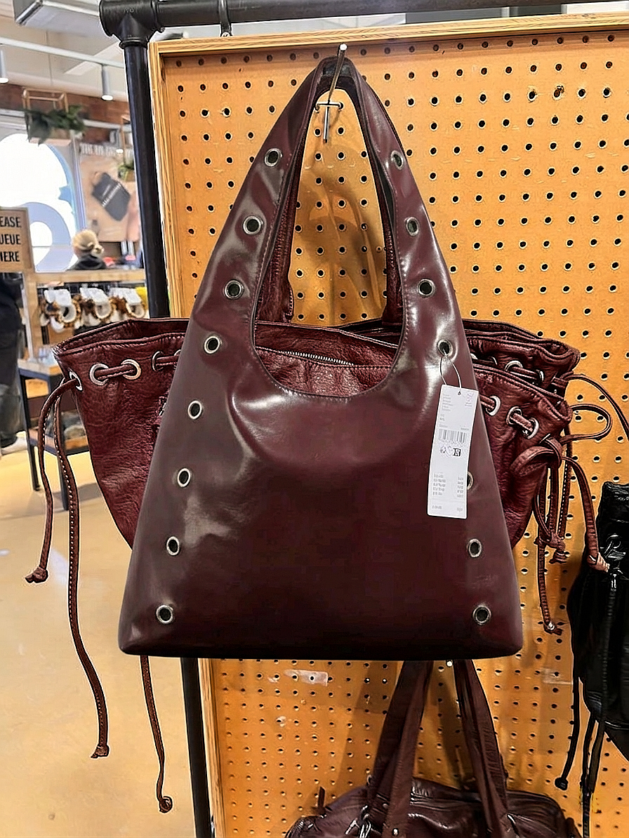 Women’s Burgundy Rivet Decor Large Capacity Shoulder Tote Bag