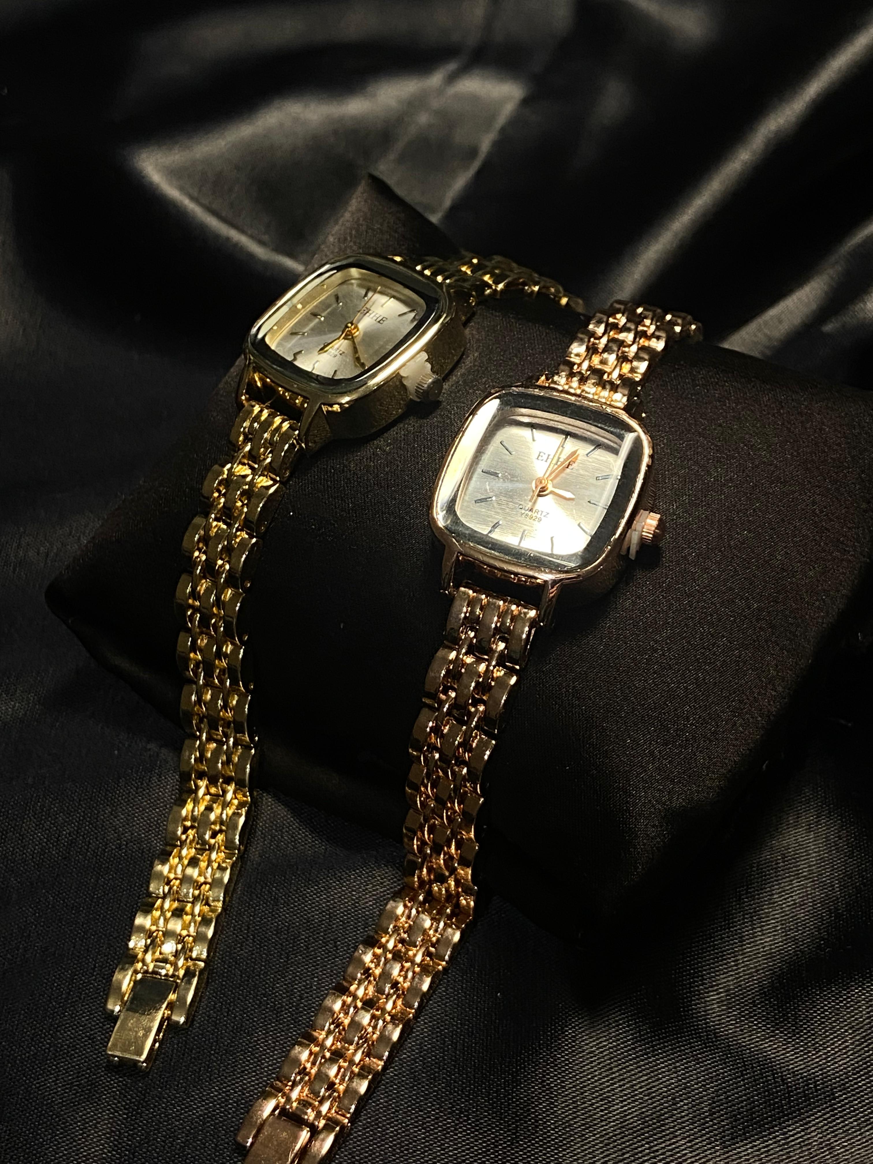 Bar Scale Dial Quartz Watch for Women – Gold Strap Everyday Elegance