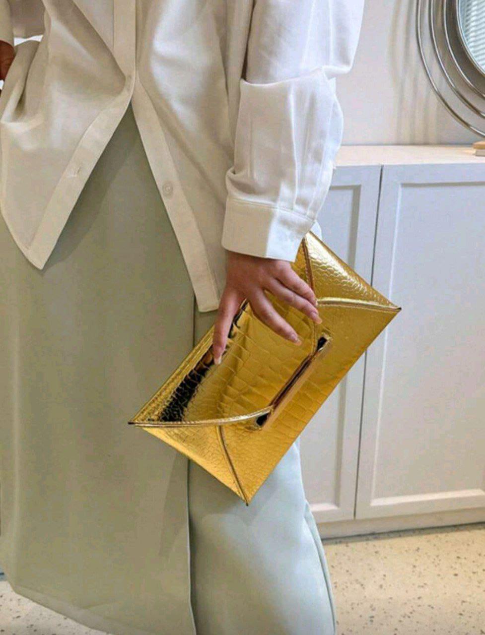 Elegant Crocodile & Marble Pattern Envelope Clutch – Black & Gold