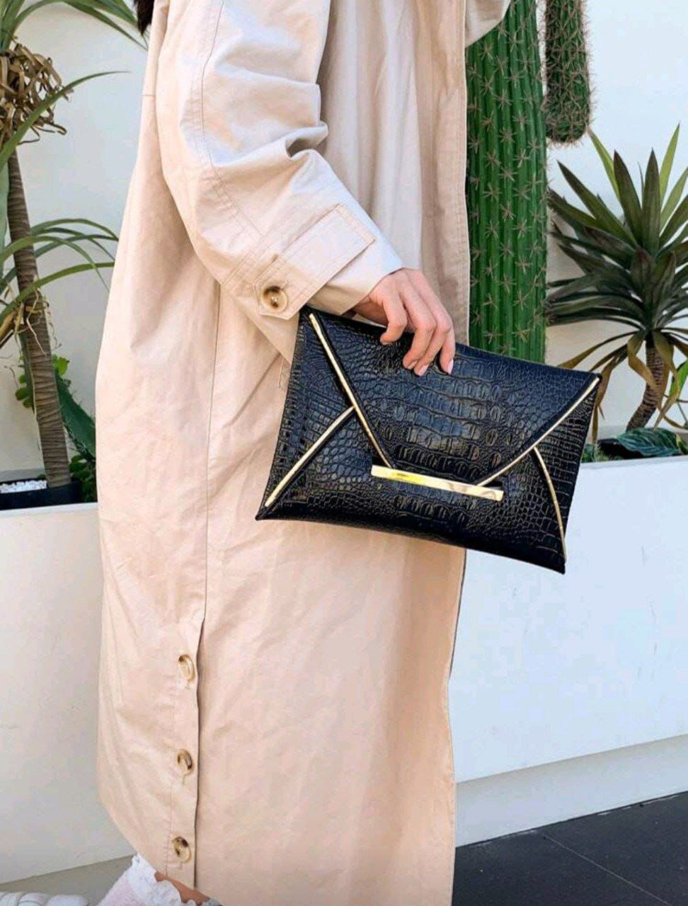 Elegant Crocodile & Marble Pattern Envelope Clutch – Black & Gold