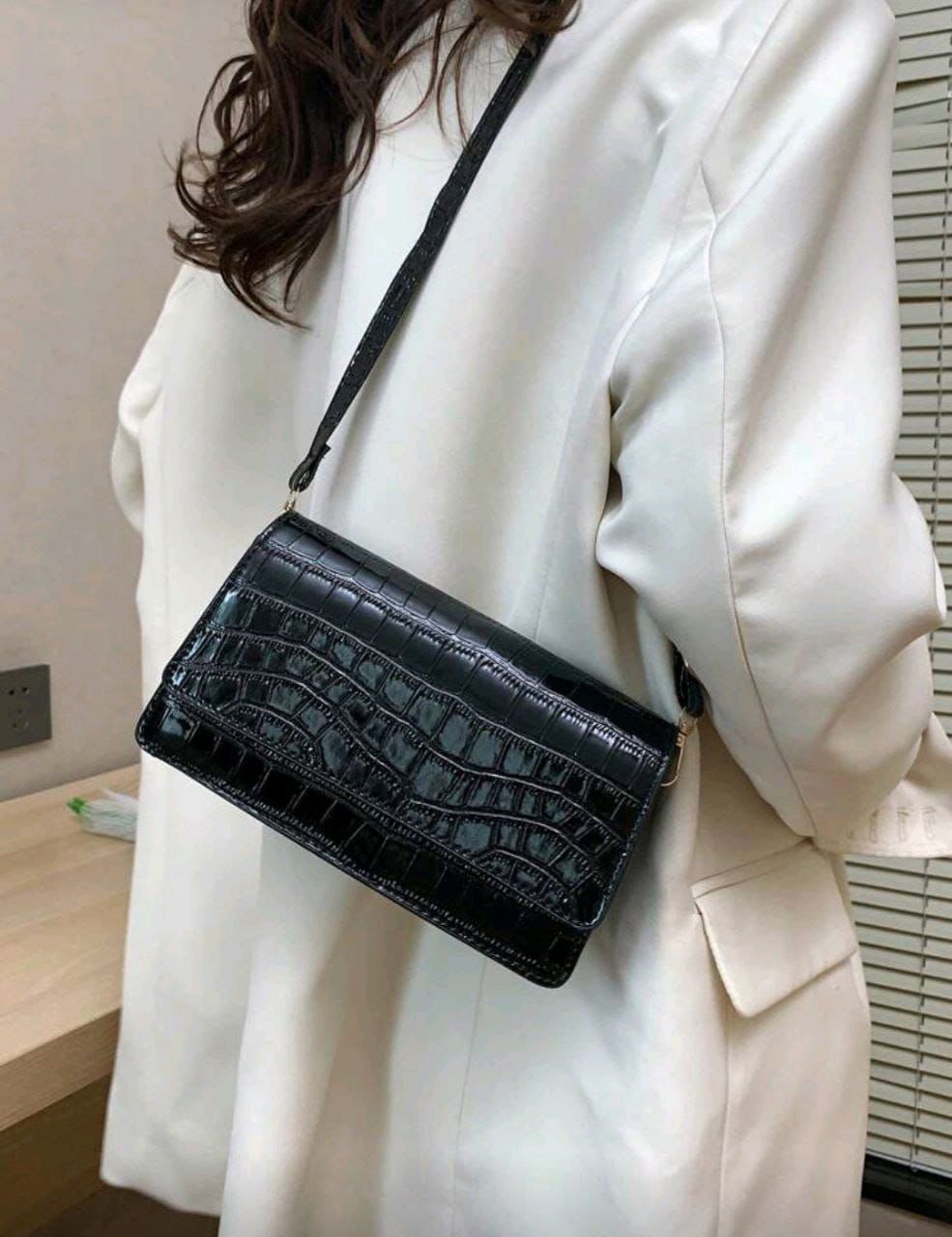 Black Crocodile Embossed Baguette Shoulder Bag – Shiny Statement Handbag for Women