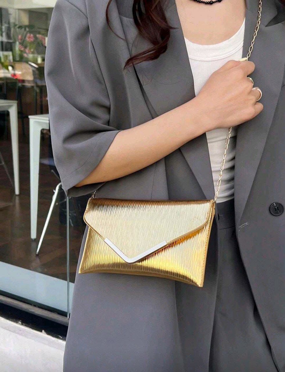 Gold Textured Flap Chain Shoulder Bag – Elegant Evening Envelope Party Handbag