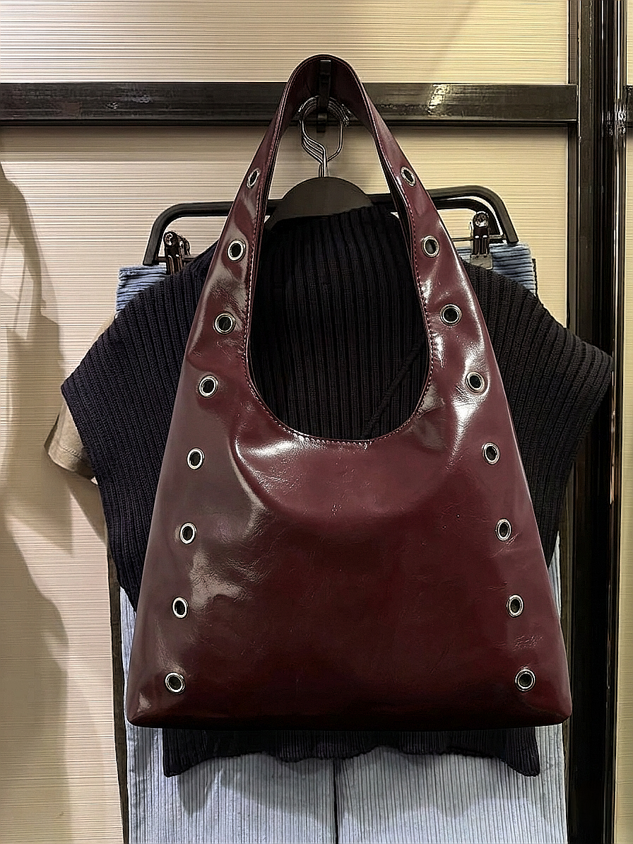Women’s Burgundy Rivet Decor Large Capacity Shoulder Tote Bag