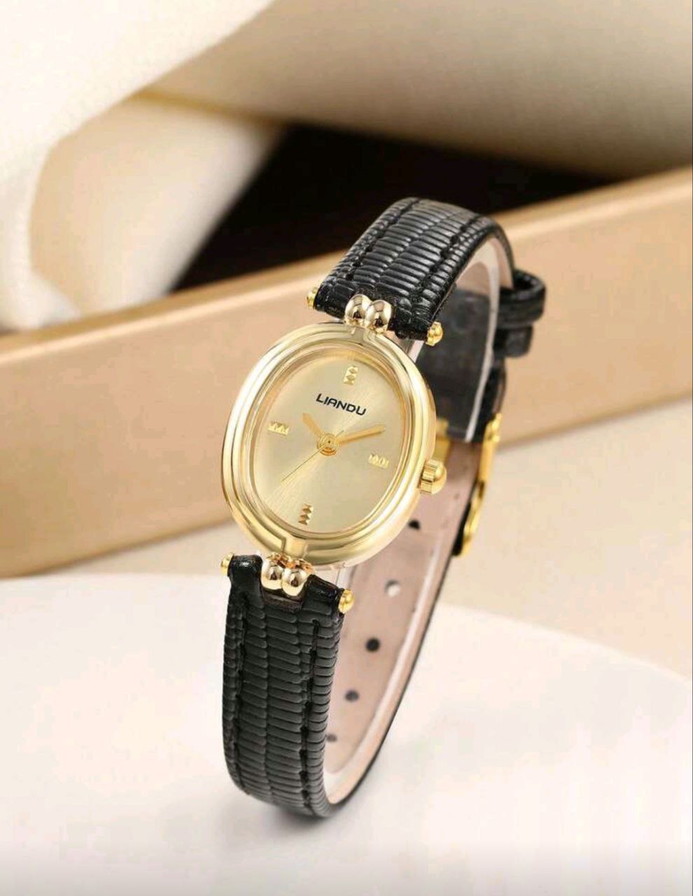 Vintage Oval Small Dial Women’s Quartz Watch with Rhinestone Detailstch