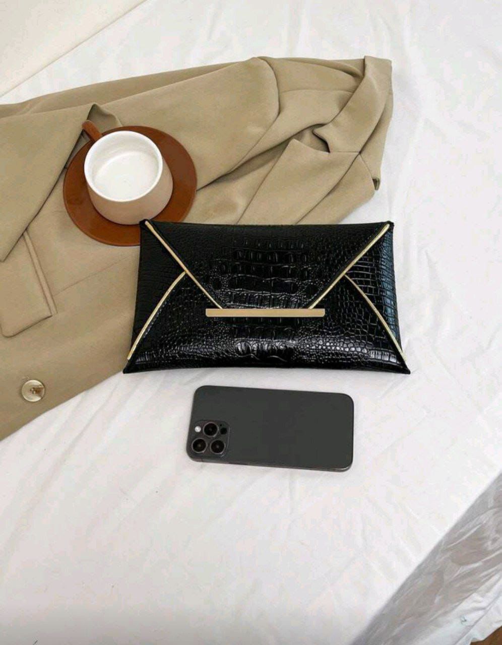 Elegant Crocodile & Marble Pattern Envelope Clutch – Black & Gold