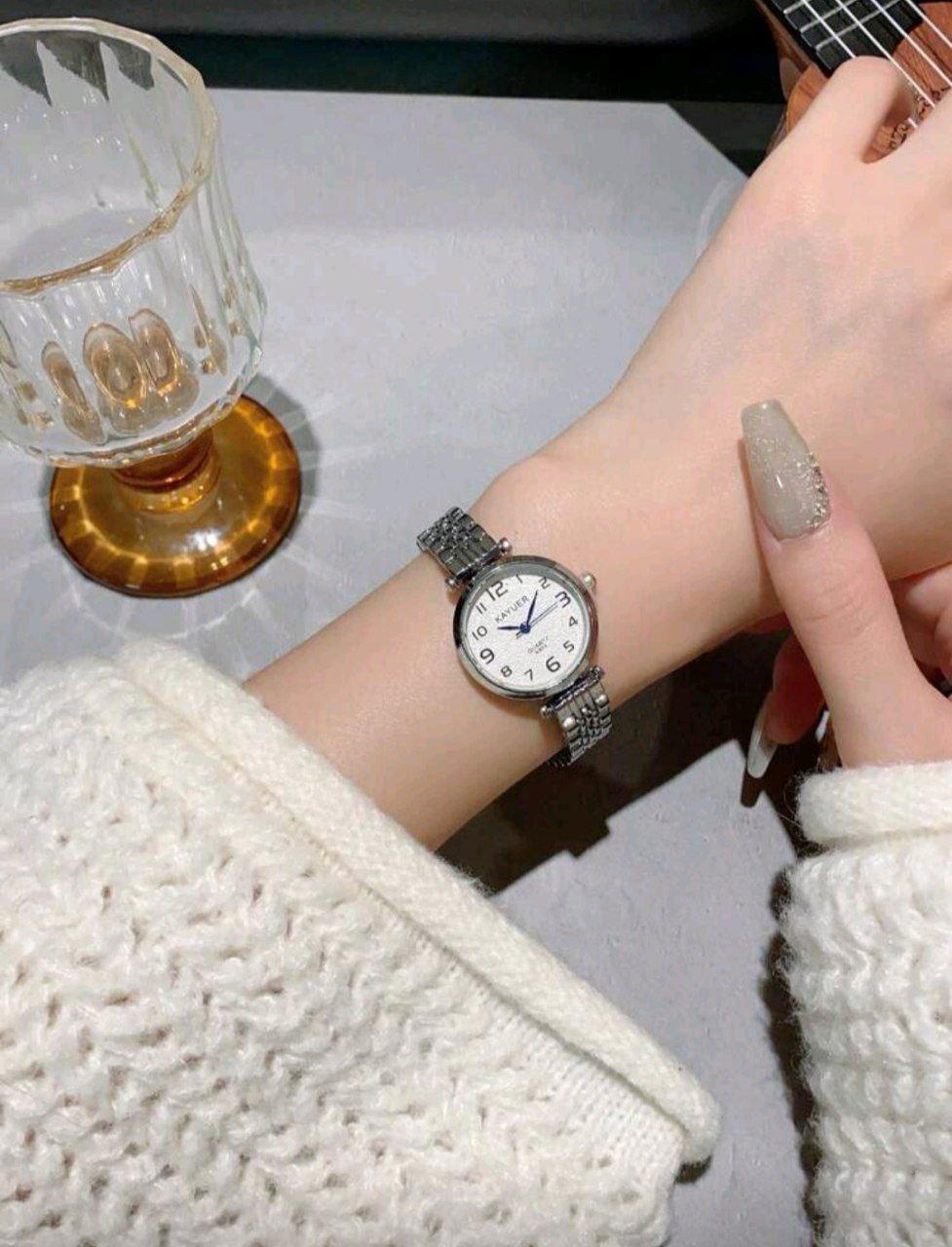 Women’s Round Quartz Watch with Numeral Dial – Silver & Gold Zinc Alloy