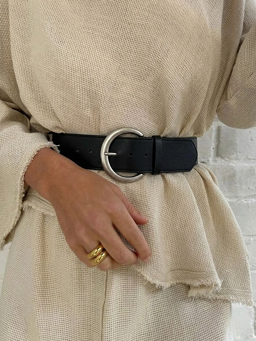 Women’s Wide PU Leather Waist Belt – Arc Buckle (Black)