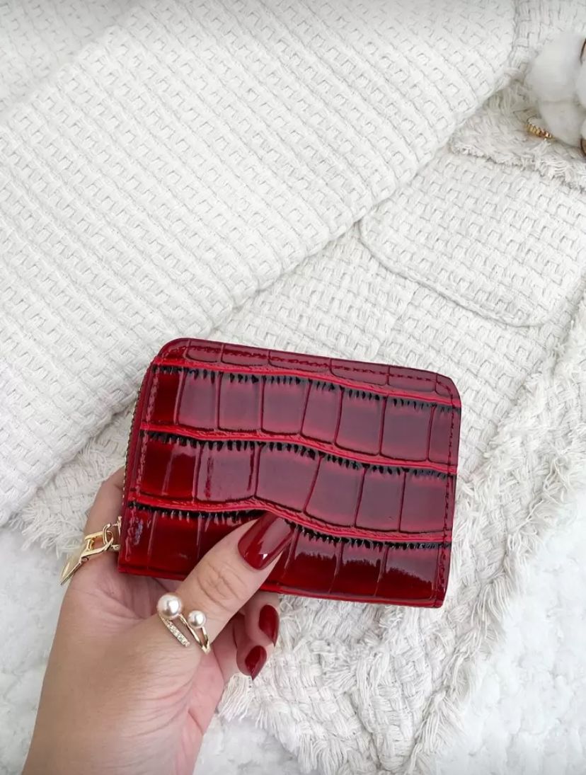 Crocodile & Stone Embossed Zipper Mini Wallet – Multi-Card Organizer for Women (Burgundy / Green)